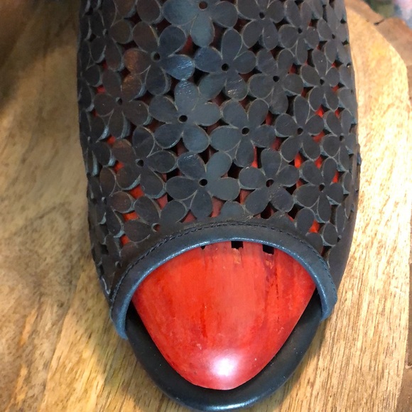 GREAT MOMENTS Size 11 Premier VHeel Floral Leather Laser Cut-Out Design Velcro - Picture 12 of 16